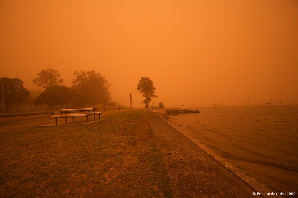 Gosford waterfront during dust storm, 2009-09-03