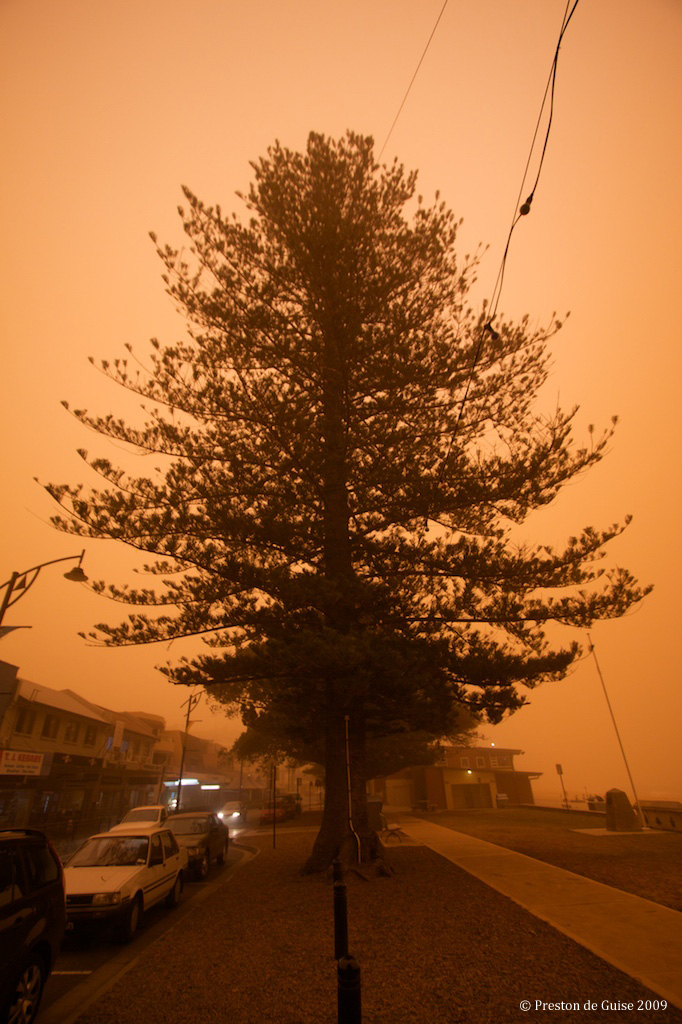 Terrigal during dust storm, 2009-09-23